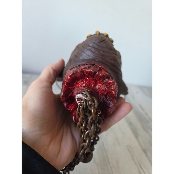 Vintage rattling chains zombie head mini Halloween beheaded hanging Halloween de - Picture 8 of 10